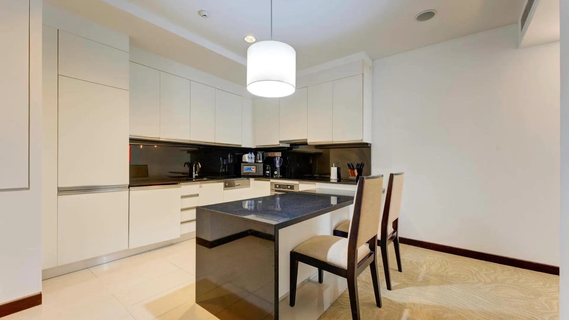 Blue Breeze - The Address Dubai Marina Mall Residence 0*,